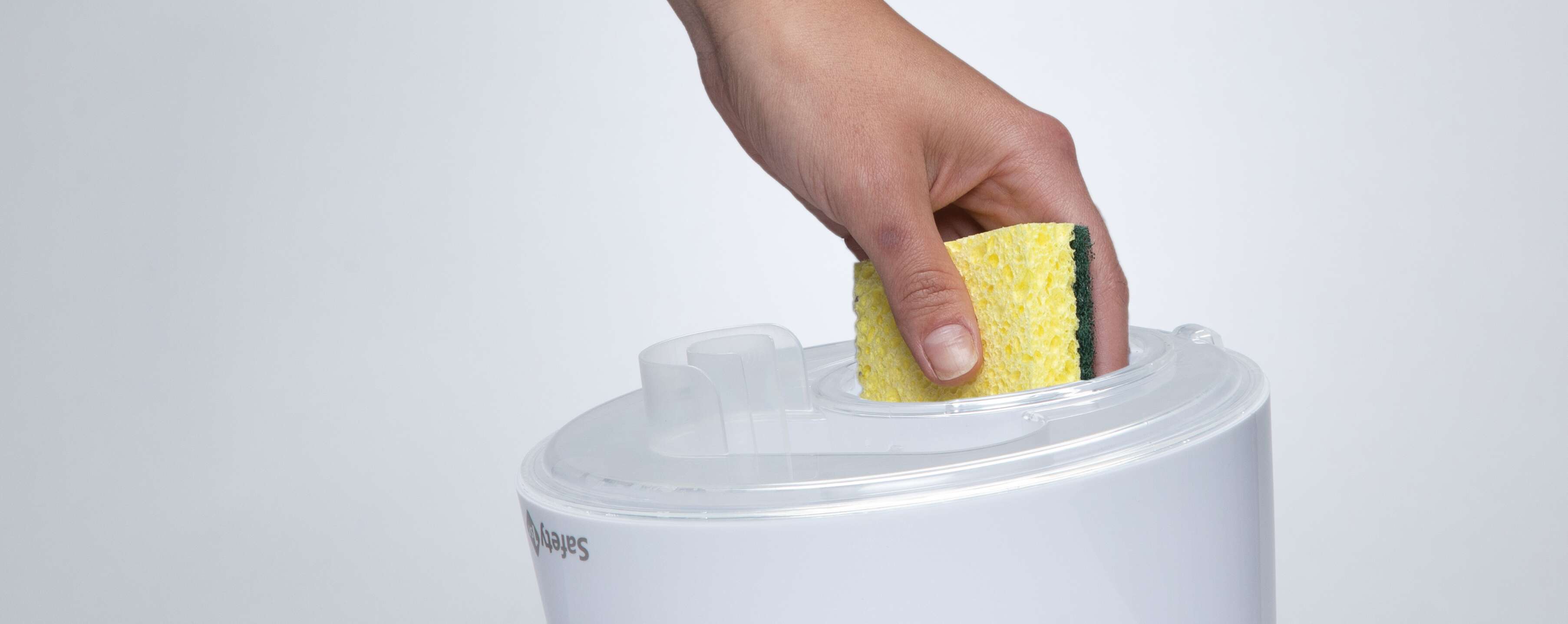 cleaning humidifier with sponge