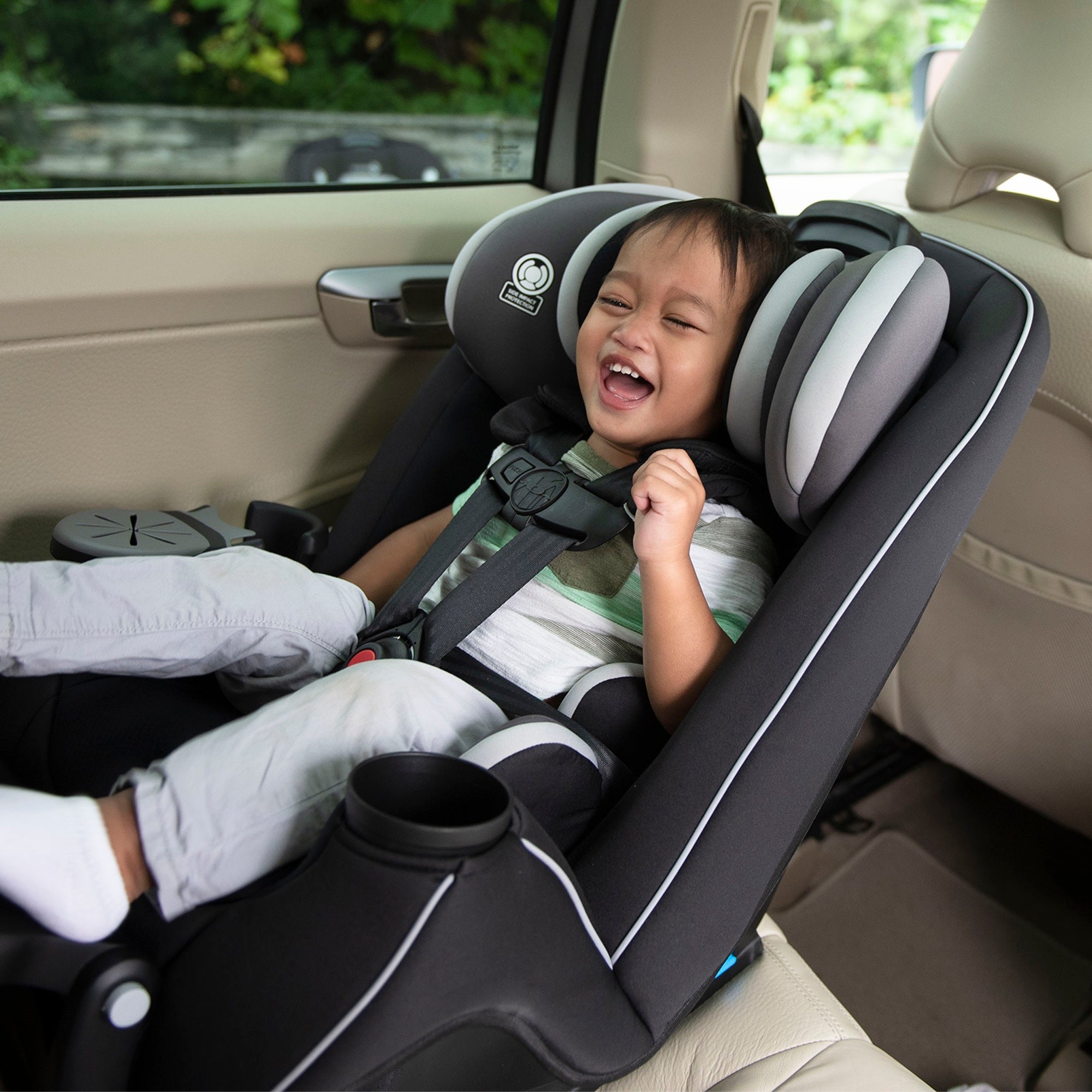 happy toddler in convertible car seat in car