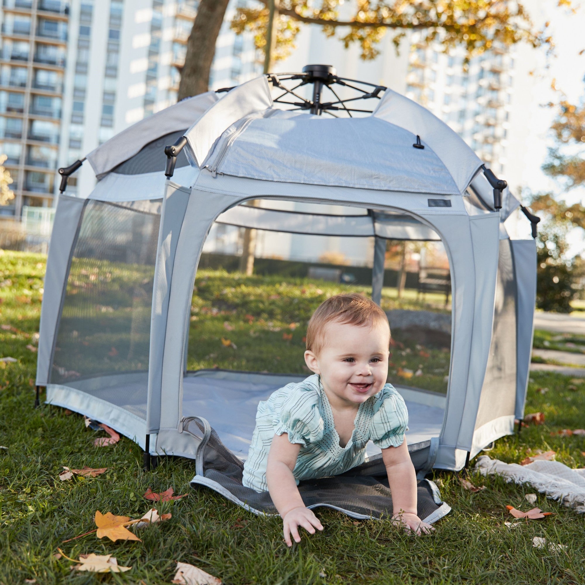 InstaPop Dome Play Yard - stay protected outside