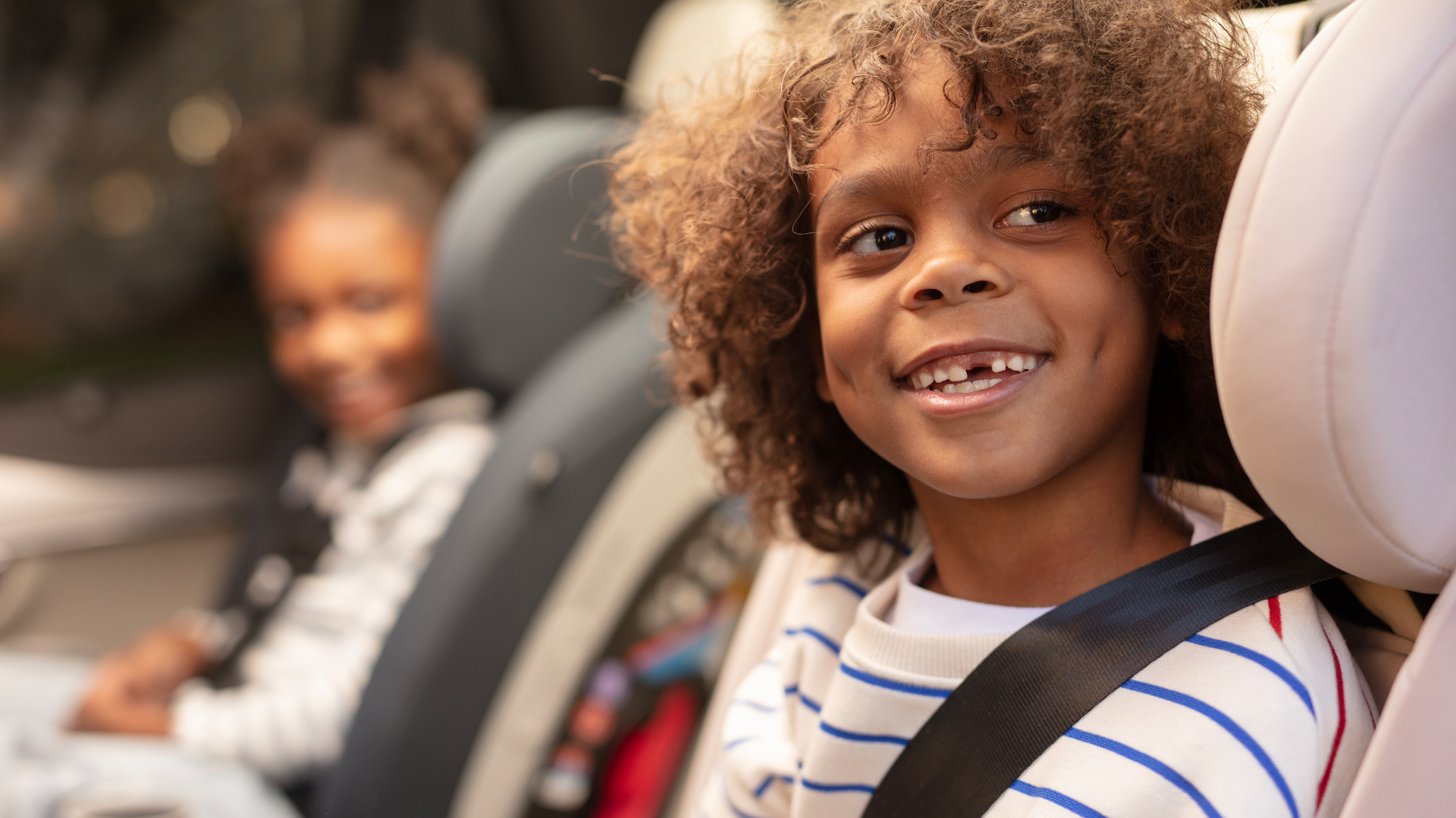 children smiling in their convertible car seats