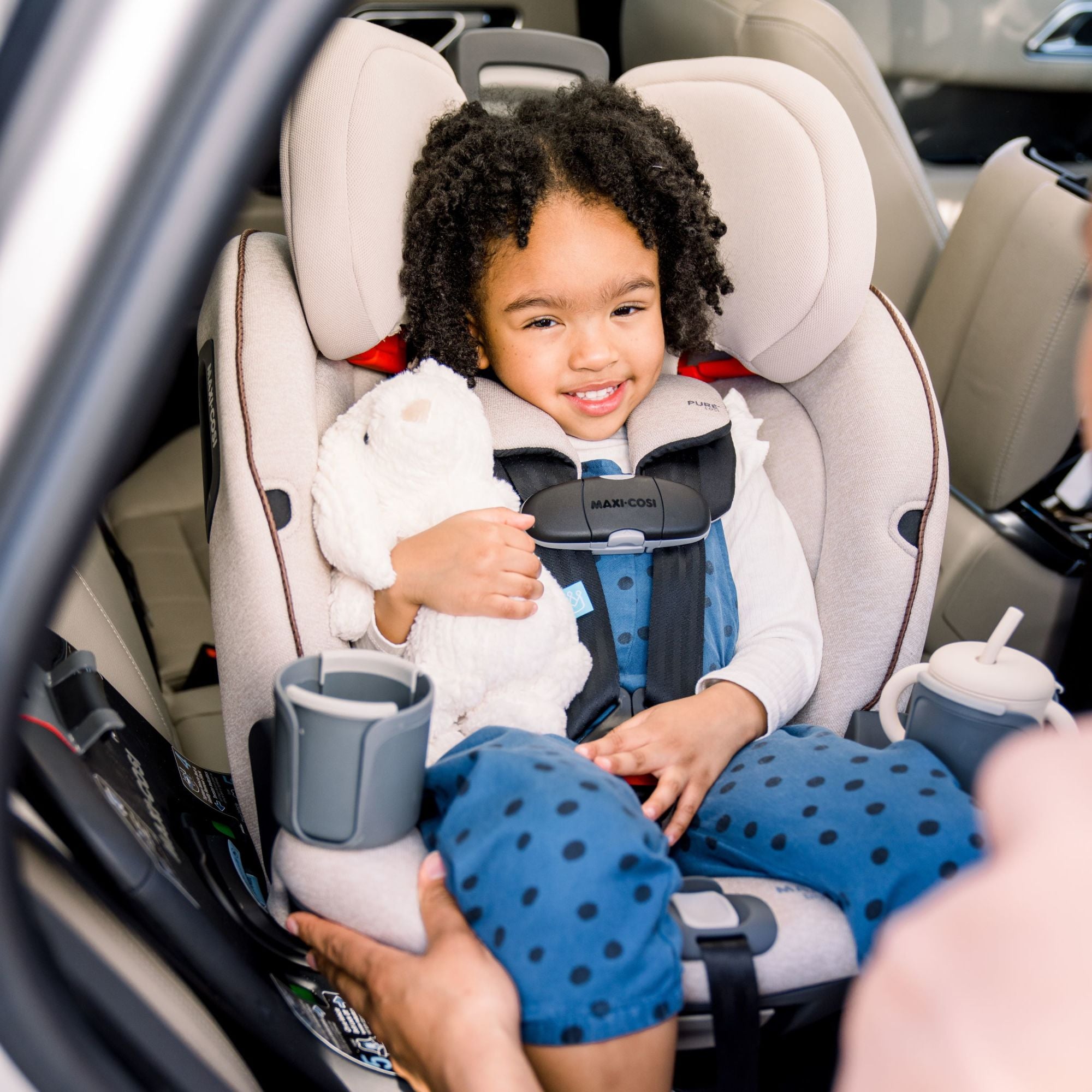Emme 360™ Rotating All-in-One Convertible Car Seat - daughter snuggling with stuffed animal in front-facing mode